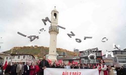 Bayburt’ta ’Ailemiz Geleceğimiz’ yazılı balonlar gökyüzüne bırakıldı