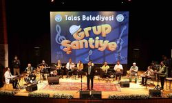 Belediye personeli 1 Mayıs’ta kulakların pasını sildi