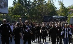 Beşiktaş taraftarı stada geldi
