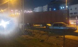 Beylikdüzü’nde kontrolden çıkan tır ortalığı birbirine kattı: 1 ölü, 2 yaralı