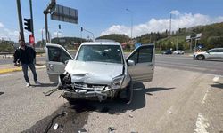 Bolu’da hafif ticari araç ile otomobil çarpıştı: 10 yaralı