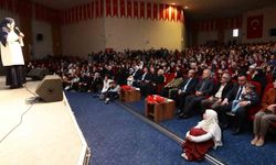 Büyükşehir’in aile eğitimi söyleşisi yoğun ilgi gördü