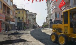 Demirci’de ana arterlere sıcak asfalt yapılıyor