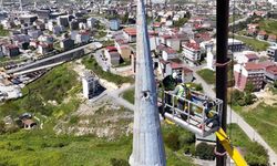 Depremde hasar gören Arnavutköy Sıddık Camii’nin minaresi söküldü