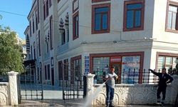 Didim’de caddeler köpükle temizlendi