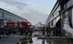 Diyarbakır’da kepenk tamiri sırasında çıkan kıvılcımla 4 dükkan yandı