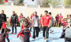 Eskişehirspor futbolcuları özel öğrencileri ziyaret etti