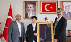 Ezan okuma yarışmasında dereceye girdi, ödülünü Filistin’e bağışladı