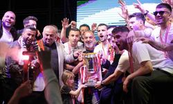 Fethiye İdman Yurdu, şampiyonluk kupasını kaldırdı