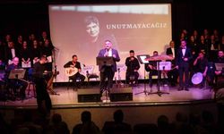 İbrahim Erkal sevgisi, salona sığmadı