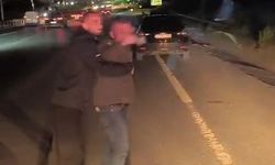 İETT otobüsünün önünü kesip şoförü tehdit ettiler: O anlar kamerada