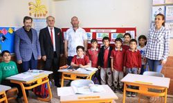 İncirliova’da hayırsever tarafından bağışlanan sıralar okula teslim edildi
