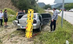 Isparta-Antalya karayolunda otomobil ile kamyon çarpıştı: 1 yaralı