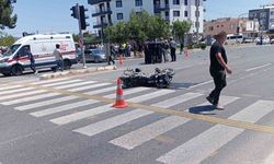 İzmir’de otomobil ile motosiklet çarpıştı: 1 ölü, 2 yaralı