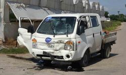 Kamyon ile hafif ticari araç çarpıştı: 2 yaralı
