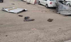 Kars’ta şiddetli rüzgar iş yerlerinin çatısını uçurdu
