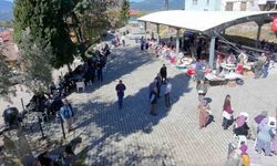 Köyün kadınları seferler oldu, binlerce gözleme aynı anda pişti
