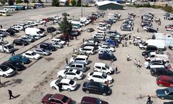 Malatya Açık Oto Pazarı’nda satıcı da alıcı da beklemede