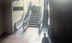 Maltepe metro istasyonunda reklam panosu kadının üzerine böyle düştü