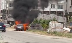 Mardin’de park halindeki otomobil alev topuna döndü