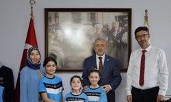 Minik yürekler el emeğiyle kazandıklarını Filistin halkına bağışladı