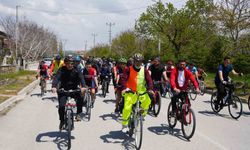 Niğde’nin tarihi rotasında yüzlerce sporcu pedal çevirdi