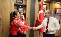 NÖHÜ mezunu milli sporculardan Rektör Uslu’ya ziyaret