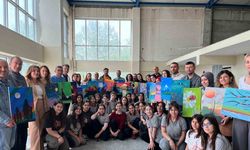 Öğrenciler velileriyle birlikte resim yaptı