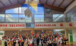 Ortaokul öğrencileri 8 günde 6 ülke gezdi: Kardeş okullarına ağaç diktiler