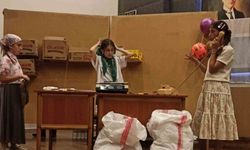 Ortaokul öğrencilerinin tiyatro performansı tam not aldı