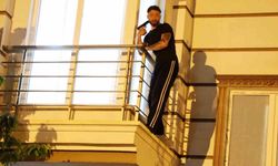 Oyuncak tabancayla polisi alarma geçirdi