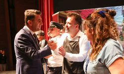Özel bireyler sahneye çıktı, izleyiciler ayakta alkışladı