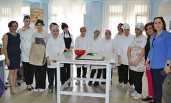 Özel öğrenciler uygulamalı eğitimle mutfak becerilerini geliştiriyor