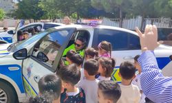 Polis ekipleri Trafik Haftası’nı çocuklarla kuyladı