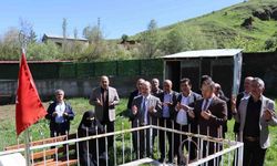 Şehide kabri başında anma