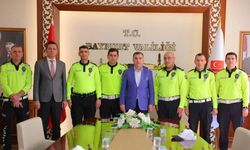 Trafik polisleri başarı belgesiyle ödüllendirildi