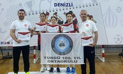 Türdü 100. yıl ortaokulu kız masa tenisi takımı grup şampiyonu oldu