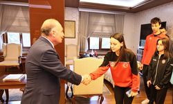Vali Ali Çalgan şampiyon sporuları tebrik etti