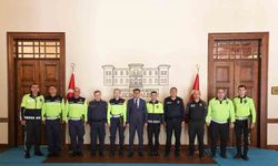 Vali Şefik Aygöl’den trafik personeline başarı belgesi