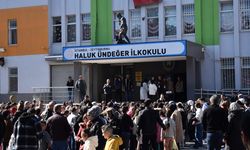 Zeytinburnu’nda 19. Geleneksel Kitap Okuma Yarışması sınavı yapıldı