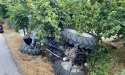 Alaplı’da traktör devrildi