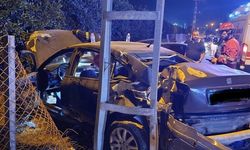 Dörtyol’da elektrik direğine çarpan otomobilin sürücüsü yaralandı