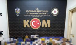 Polis kaçak cep telefonu tamir malzemesi ele geçirdi