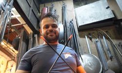 Üniversite okumasına rağmen dedesinin mesleğinden vazgeçmedi