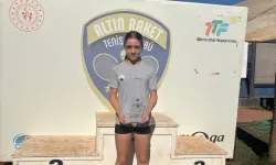 Bursa Osmangazili raket şampiyonluk kürsüsüne oturdu