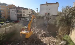 Kocaeli Çayırova'da metruk binalar yıkılıyor