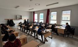 İnegöl'de yüzlerce öğrenci kıyasıya yarıştı