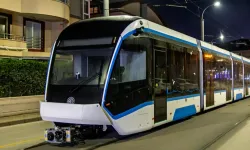 Kocaeli'de raylı sistem güçleniyor... 5 tramvayın ilki raya indi