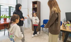 İzmir'de renkli harfler projesi ile çocuklara kitaplı destek