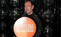 Özgür Aras yeni yaşını ünlülerle kutladı